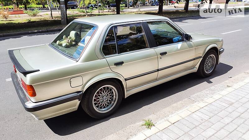 Седан BMW 3 Series 1984 в Николаеве