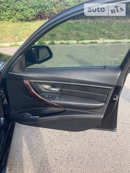 Седан BMW 3 Series 2014 в Львові