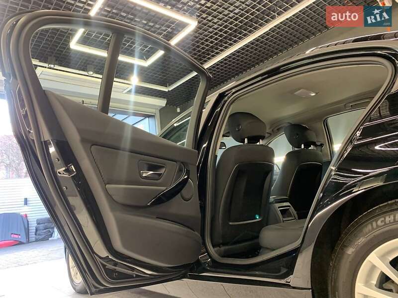 Седан BMW 3 Series 2017 в Одессе