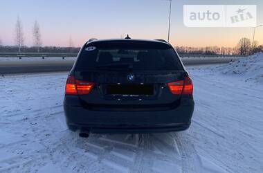 Универсал BMW 3 Series 2010 в Сумах