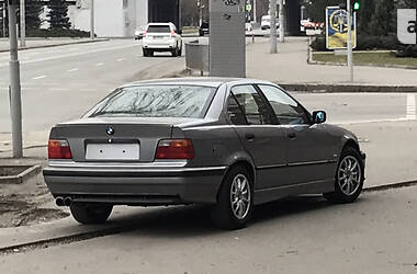 Седан BMW 3 Series 1991 в Днепре