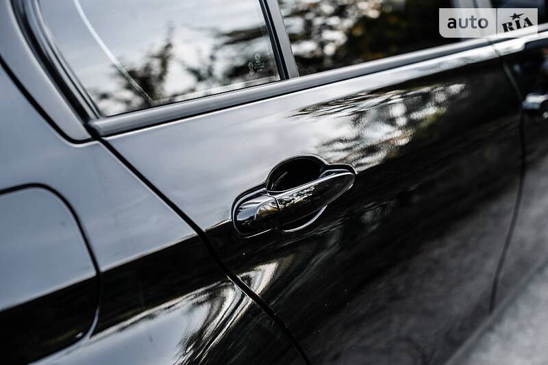 Седан BMW 3 Series 2015 в Городке