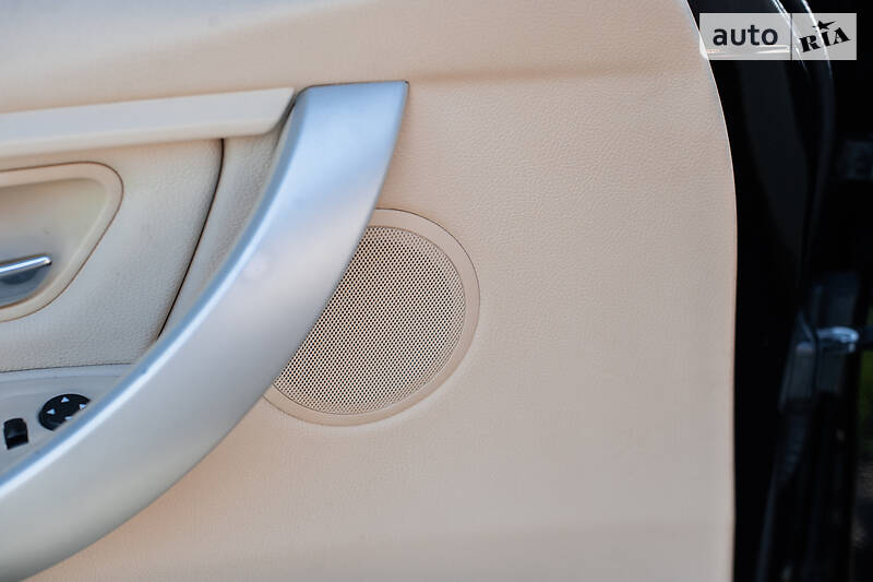 Седан BMW 3 Series 2015 в Городке