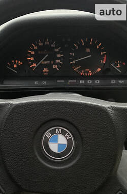 Седан BMW 3 Series 1984 в Черновцах