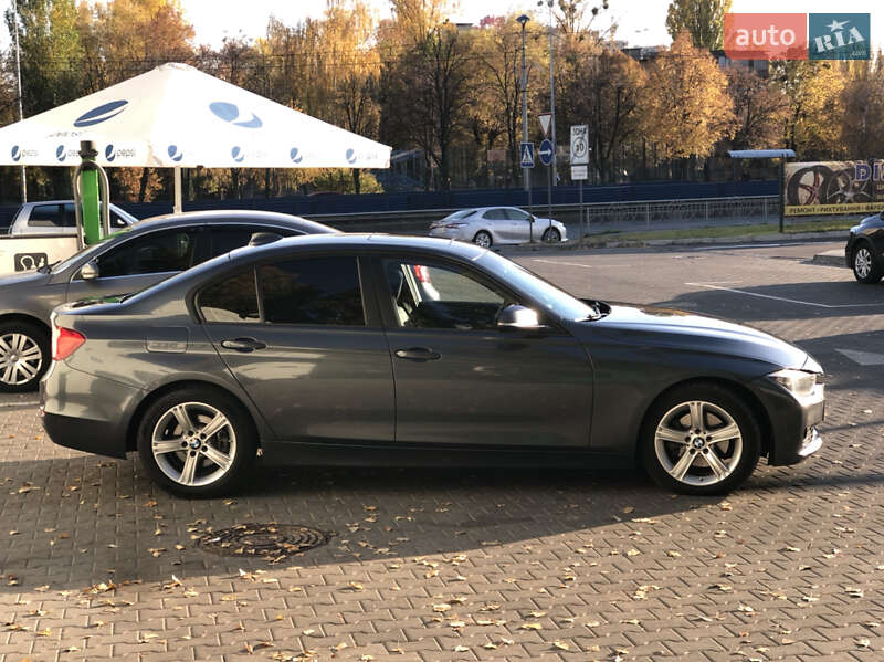 Седан BMW 3 Series 2015 в Києві