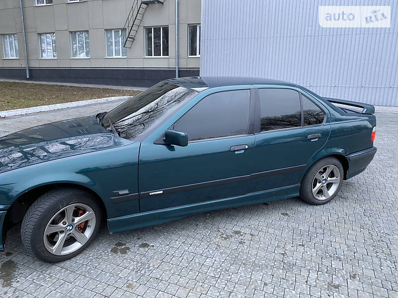 Седан BMW 3 Series 1995 в Васильевке