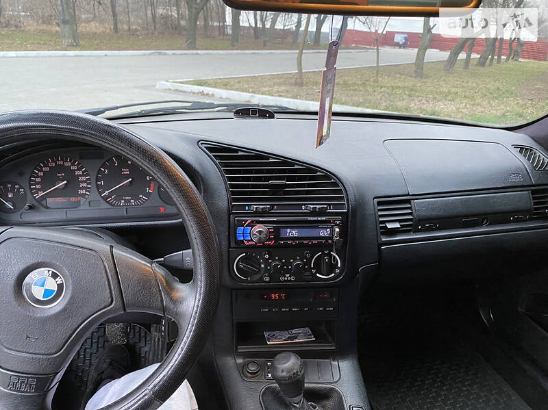 Седан BMW 3 Series 1995 в Васильевке