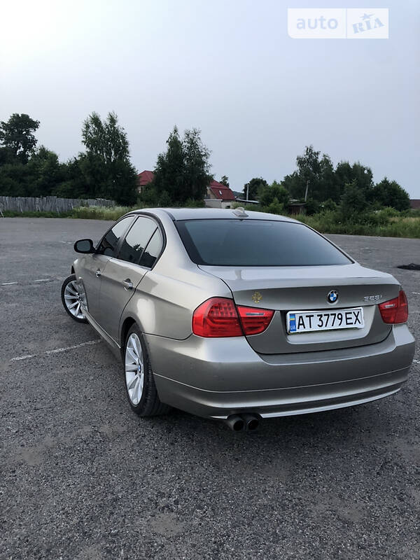 Седан BMW 3 Series 2011 в Калуші