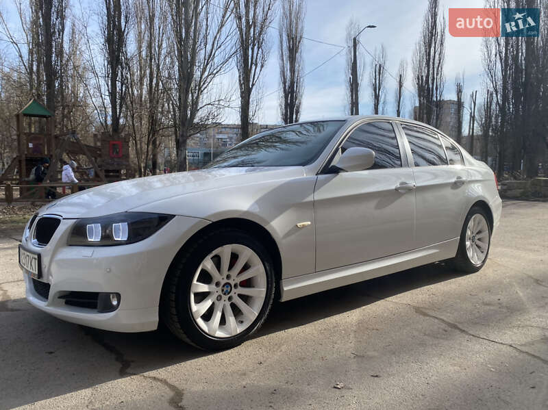 Седан BMW 3 Series 2010 в Одессе