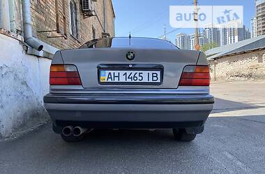 Седан BMW 3 Series 1992 в Киеве