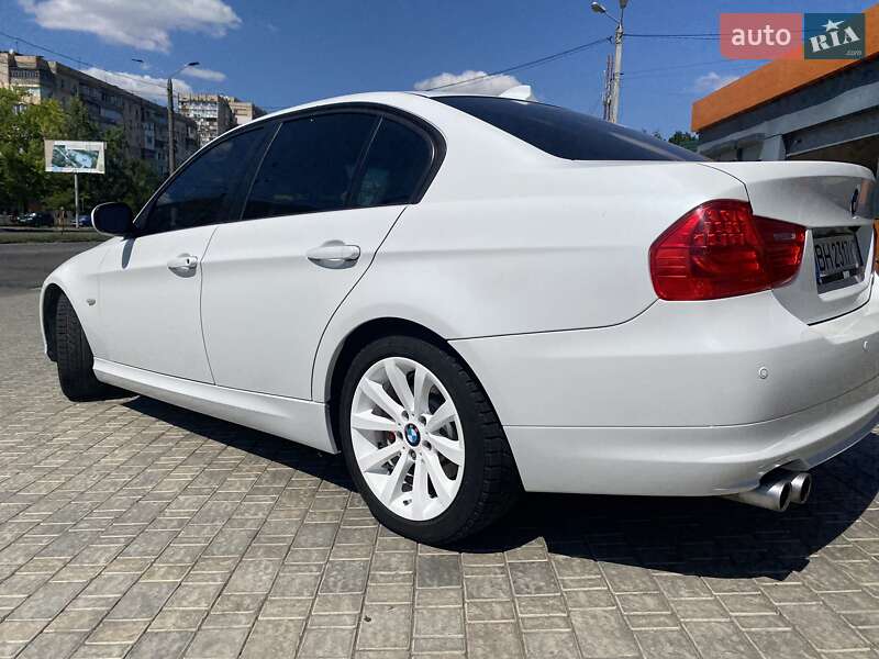 Седан BMW 3 Series 2010 в Одессе
