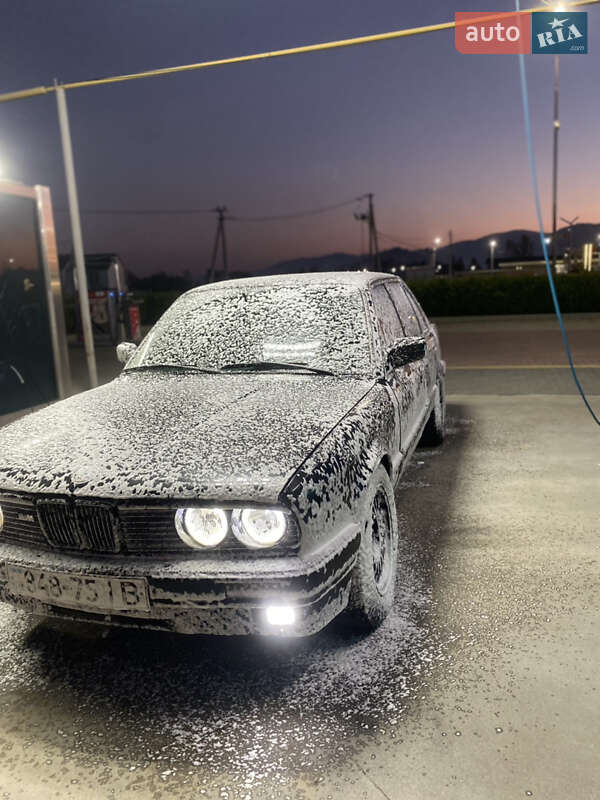 Седан BMW 3 Series 1988 в Хусте