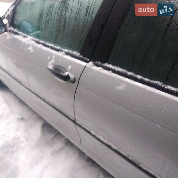 Седан BMW 3 Series 2000 в Смеле