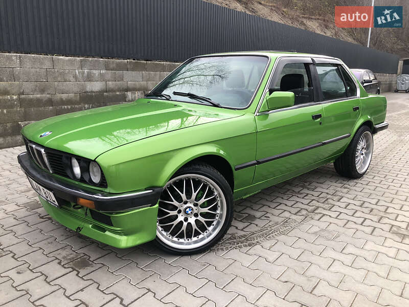 Седан BMW 3 Series 1986 в Галичі