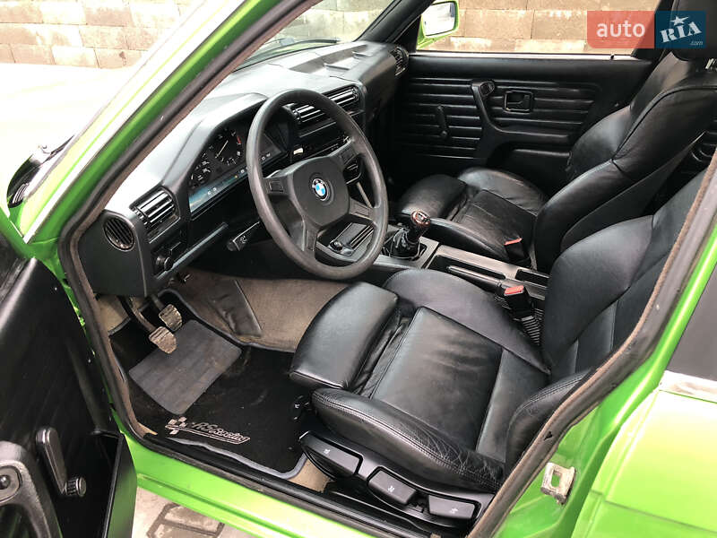 Седан BMW 3 Series 1986 в Галичі