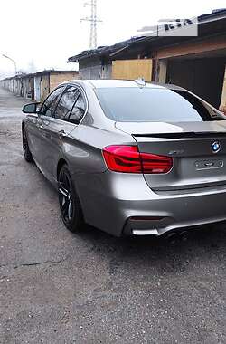 Седан BMW 3 Series 2015 в Вишневом