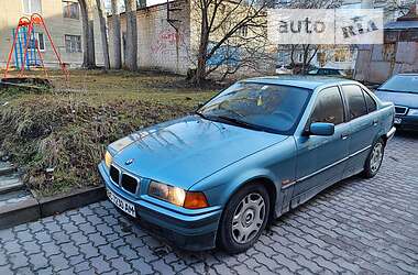 Седан BMW 3 Series 1997 в Львове