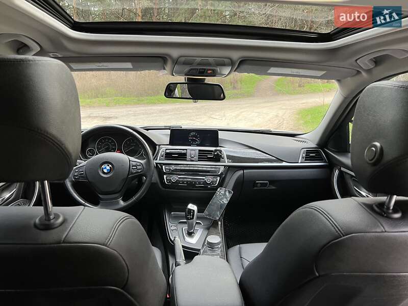 Седан BMW 3 Series 2017 в Запоріжжі