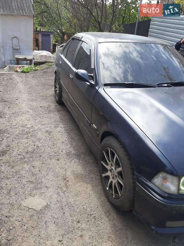 Седан BMW 3 Series 1994 в Полтаве