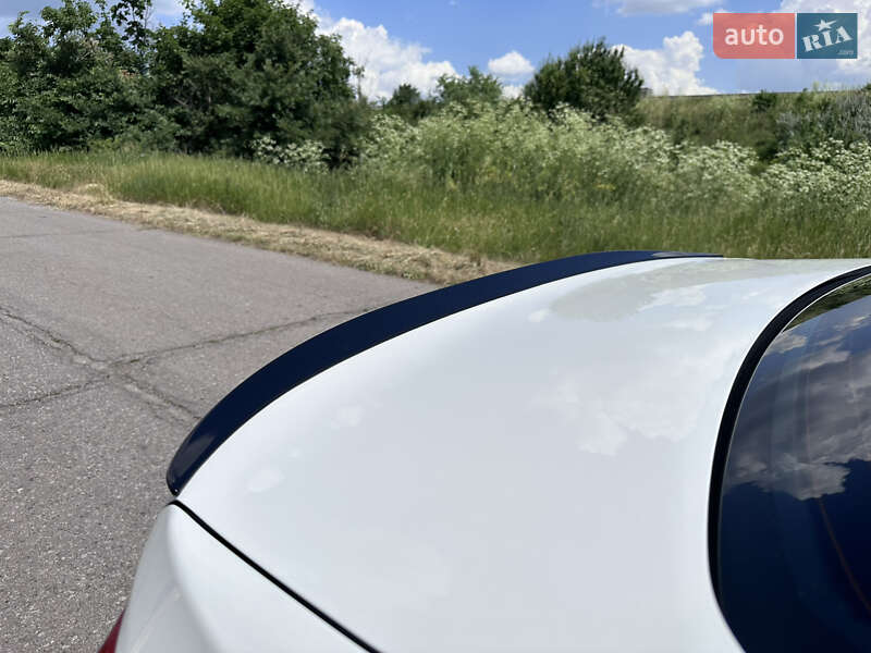 Седан BMW 3 Series 2015 в Києві