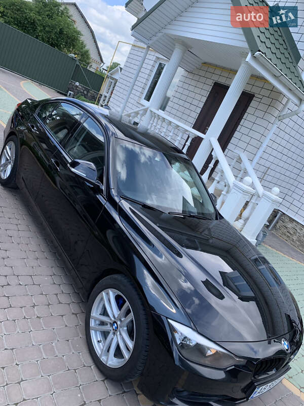 Седан BMW 3 Series 2015 в Виннице