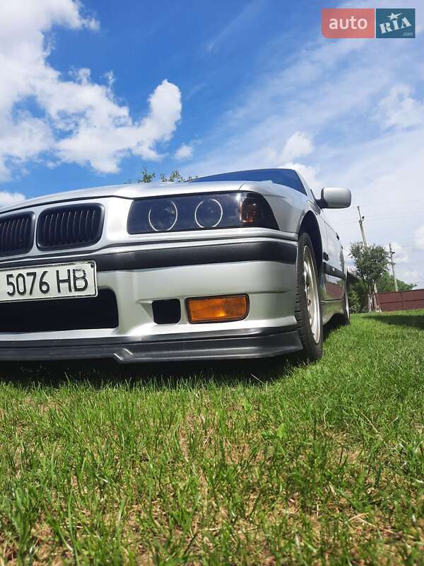 Седан BMW 3 Series 1993 в Киеве