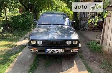 Седан BMW 3 Series 1987 в Млиніві