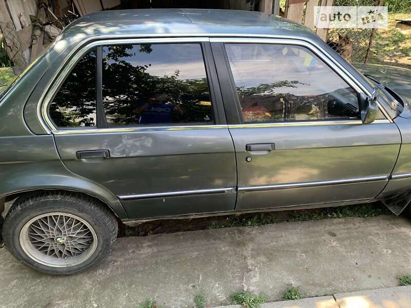 Седан BMW 3 Series 1987 в Млинове