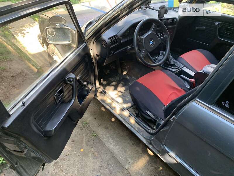 Седан BMW 3 Series 1987 в Млинове