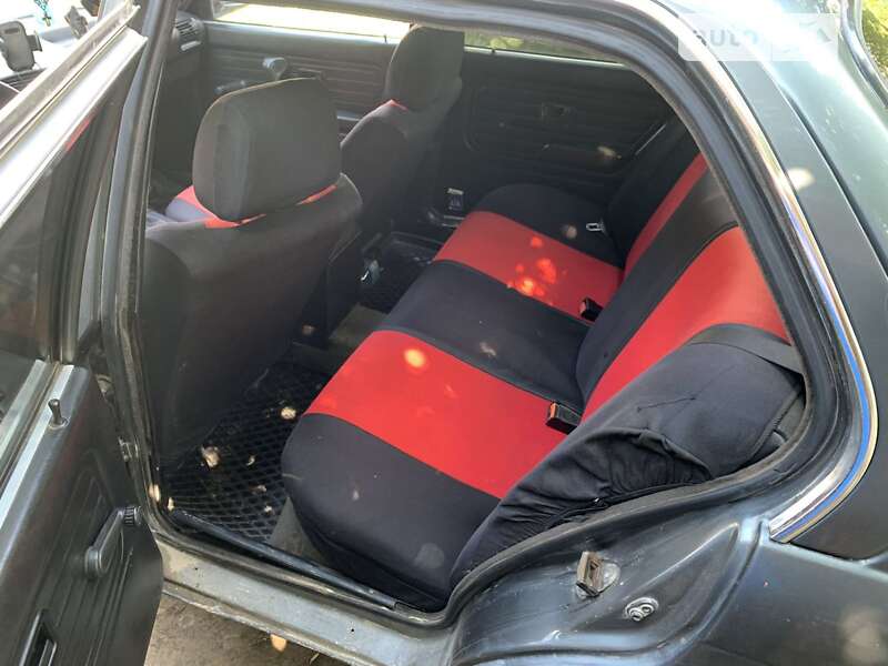 Седан BMW 3 Series 1987 в Млинове