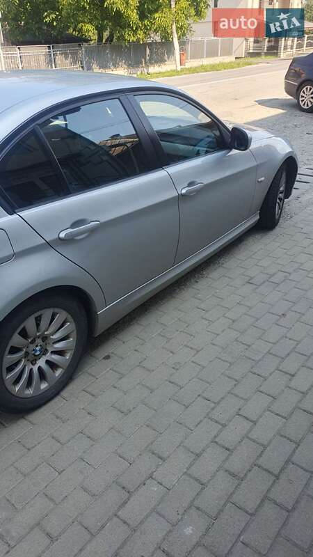 Седан BMW 3 Series 2009 в Тячеве