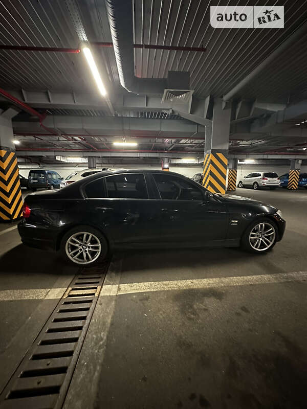 Седан BMW 3 Series 2010 в Валках