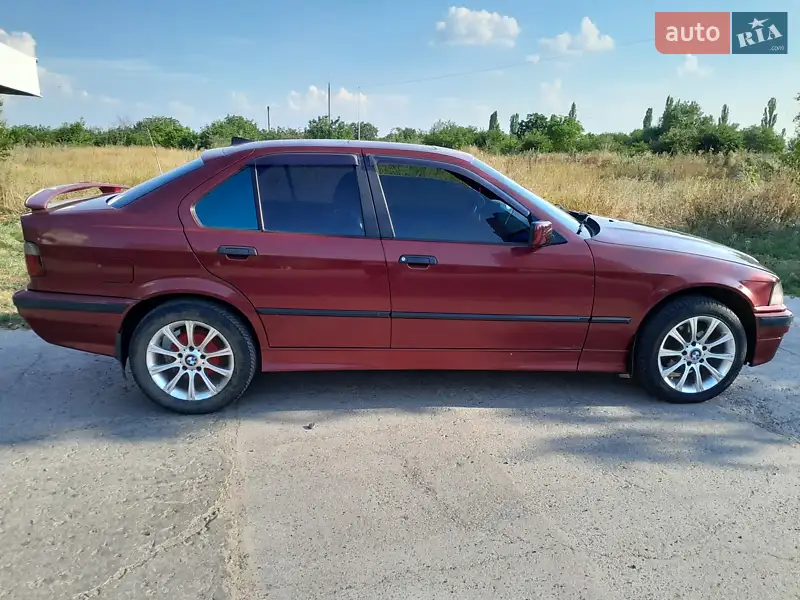 Седан BMW 3 Series 1992 в 