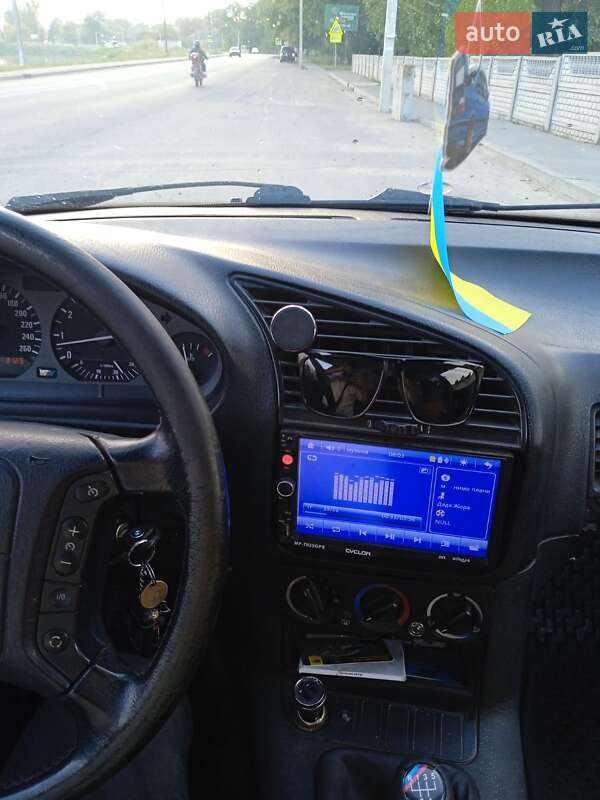 Седан BMW 3 Series 1992 в Виннице