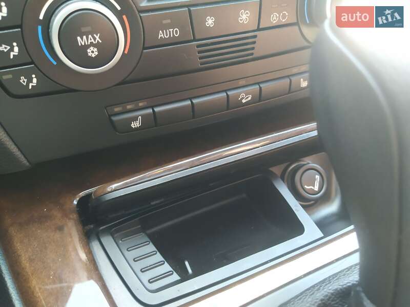 Седан BMW 3 Series 2009 в Львове