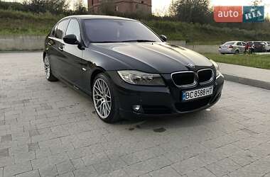 Седан BMW 3 Series 2010 в Новояворовске