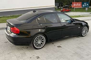 Седан BMW 3 Series 2010 в Новояворовске