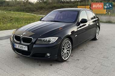 Седан BMW 3 Series 2010 в Новояворовске