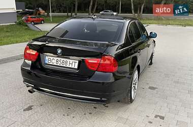 Седан BMW 3 Series 2010 в Новояворовске