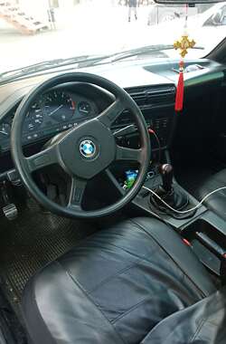 Седан BMW 3 Series 1986 в Кривом Роге