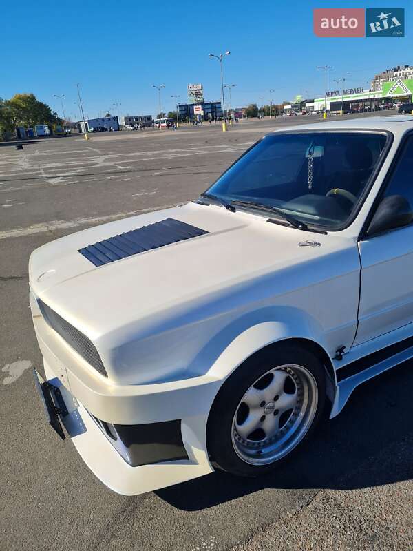 Седан BMW 3 Series 1986 в Одессе