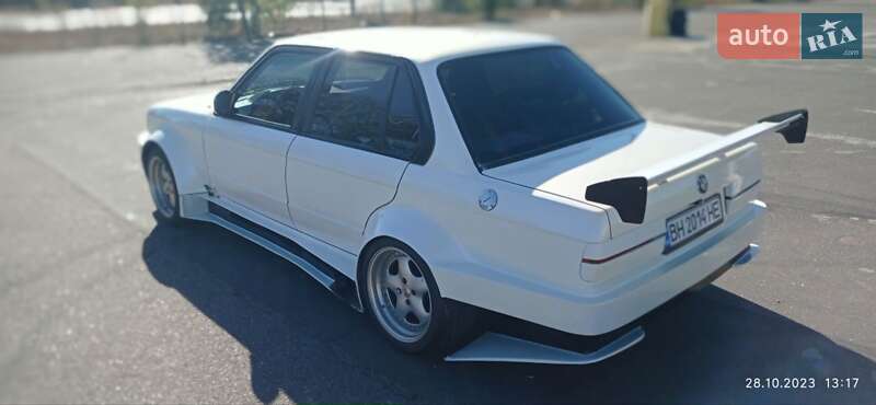 Седан BMW 3 Series 1986 в Одессе