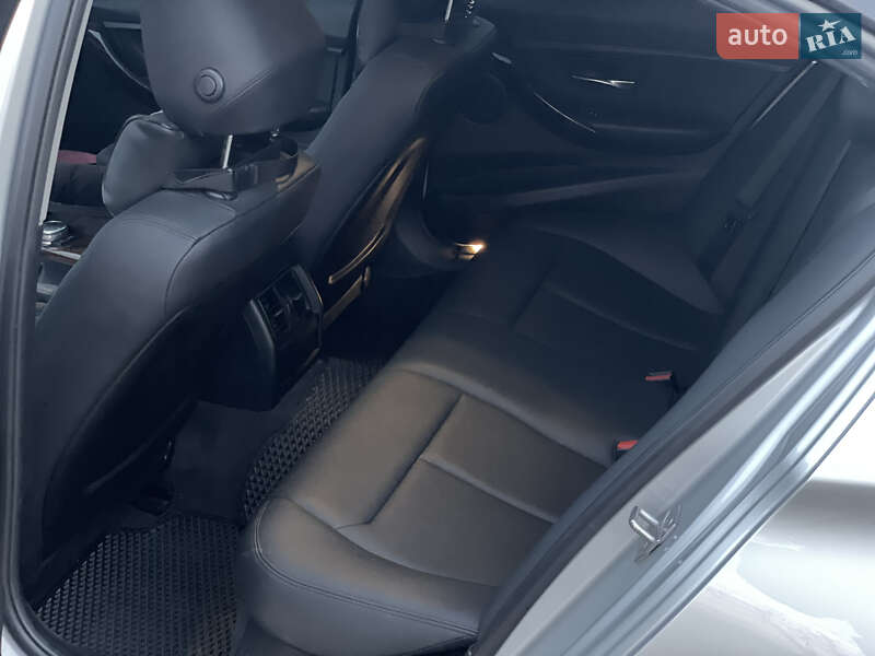 Седан BMW 3 Series 2016 в Вінниці