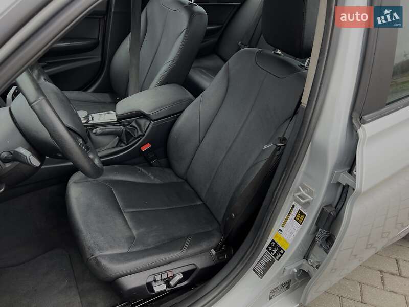 Седан BMW 3 Series 2017 в Львові