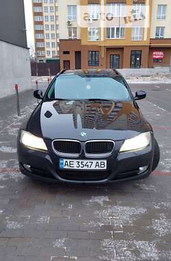 Универсал BMW 3 Series 2010 в Вишневом