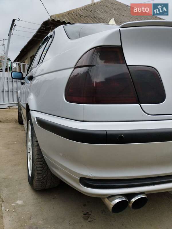 Седан BMW 3 Series 2000 в Рени