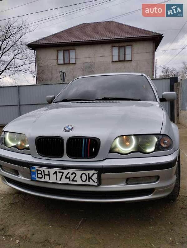 Седан BMW 3 Series 2000 в Рени