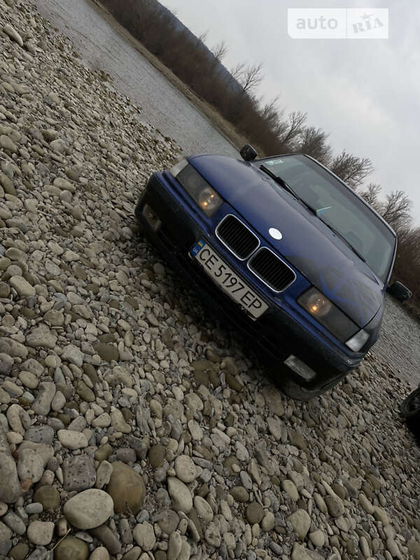 Седан BMW 3 Series 1993 в Вижнице