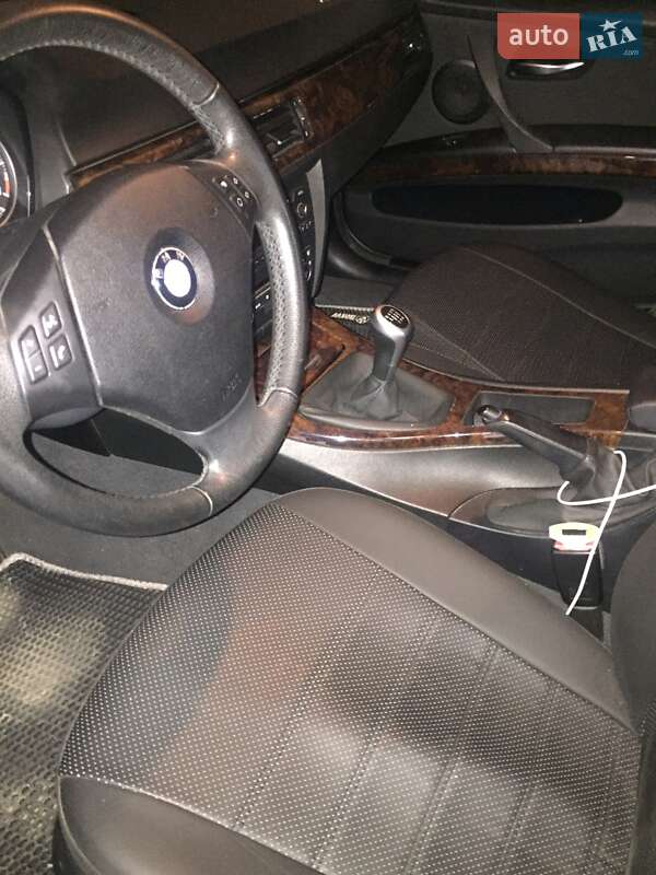 Седан BMW 3 Series 2008 в Іршаві