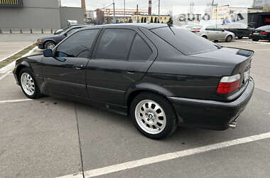 Седан BMW 3 Series 1994 в Киеве